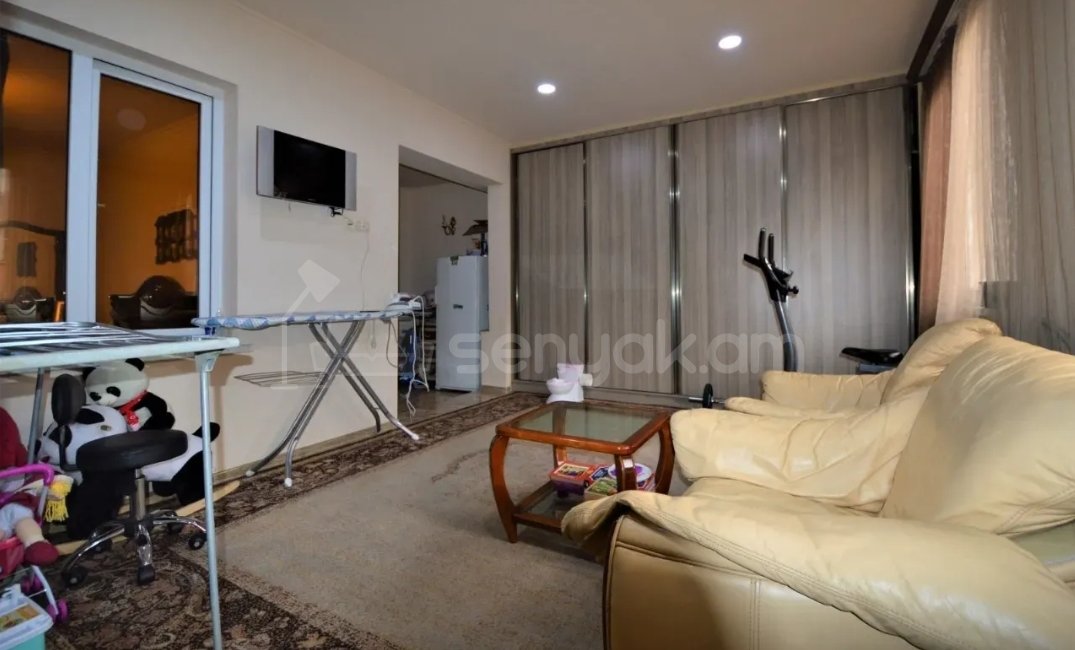 4 Սենյականոց Բնակարան Քարե Շենքում, 124քմ, 3/5 հարկ, Կապիտալ Վերանորոգված