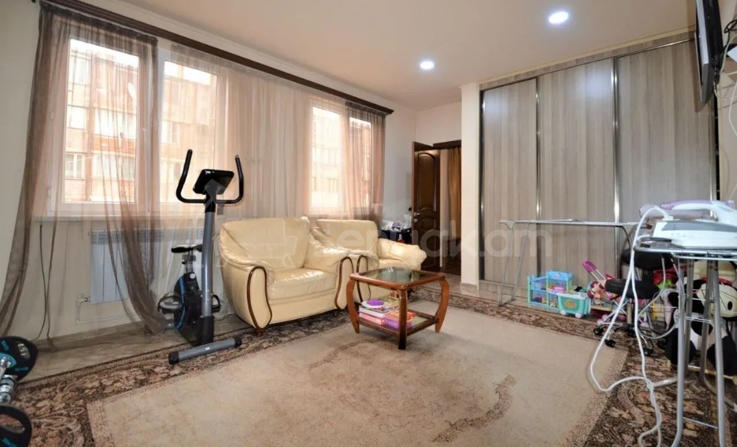 4 Սենյականոց Բնակարան Քարե Շենքում, 124քմ, 3/5 հարկ, Կապիտալ Վերանորոգված