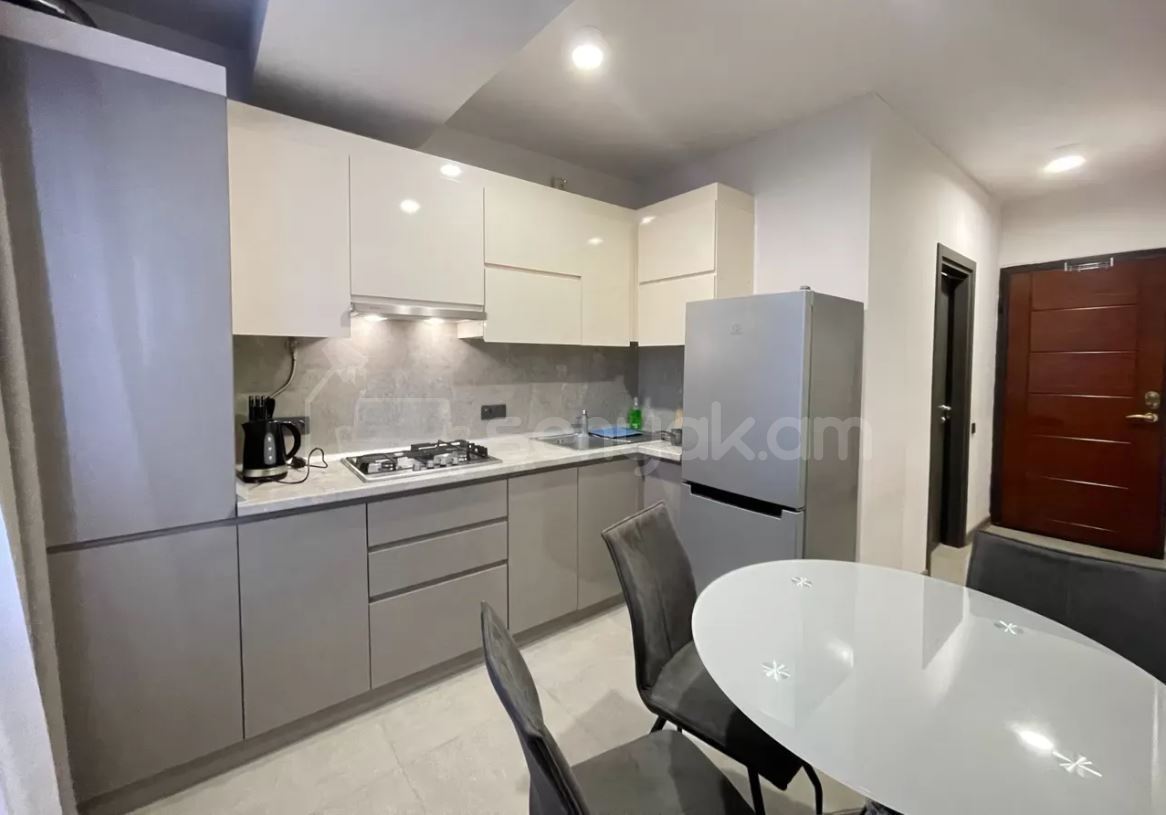 2 Սենյականոց Բնակարան, 50քմ, 7/9 հարկ, Դիզայներական Վերանորոգված, Կահավորված, Արևկող