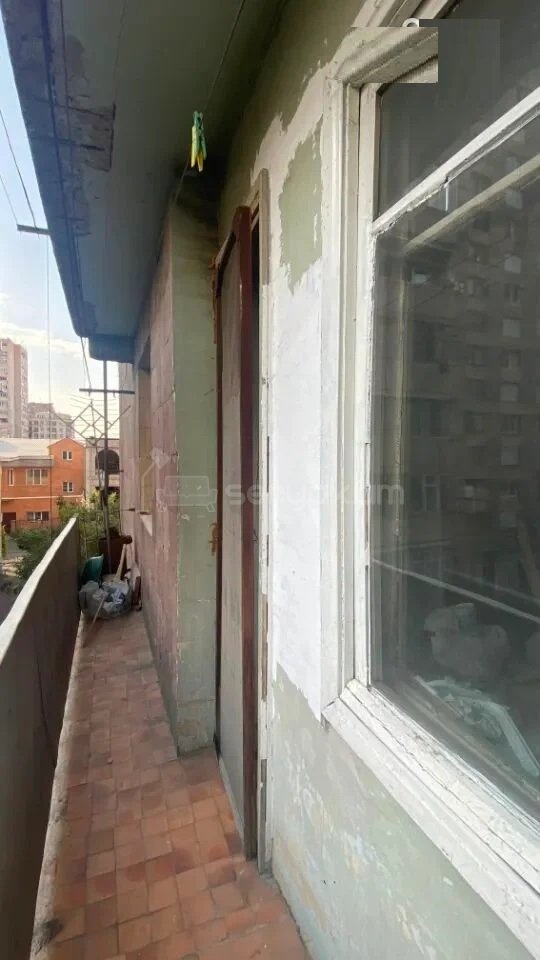 3 Սենյականոց Բնակարան Քարե Շենքում, 67քմ, 3/5 հարկ, Պետական Վիճակում