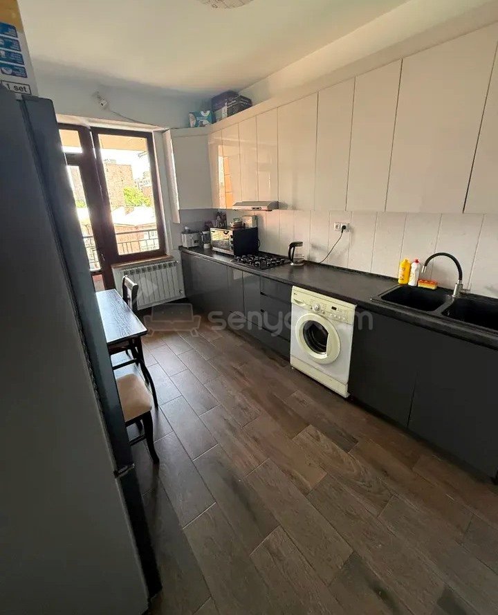 3 Սենյականոց Բնակարան, 92քմ, 7/12 հարկ, Կապիտալ Վերանորոգված