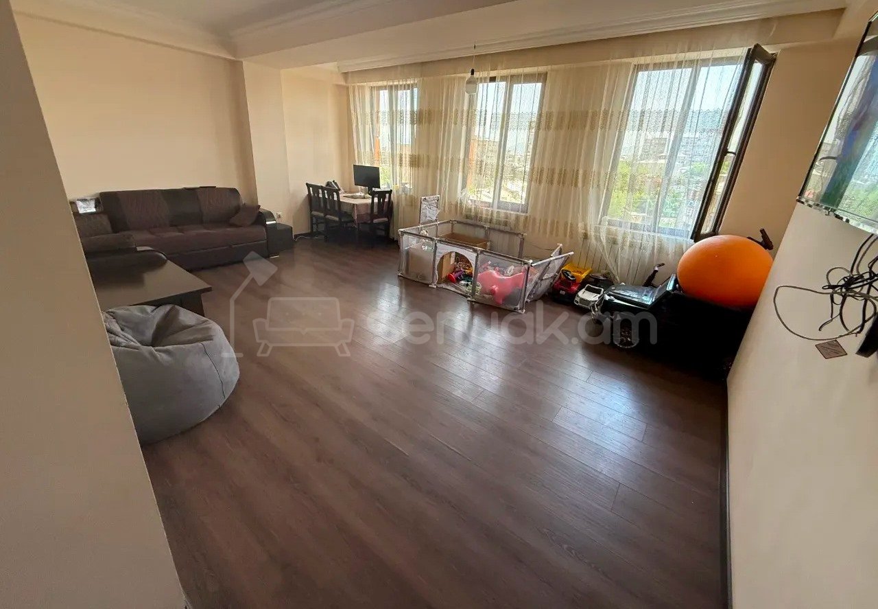 3 Սենյականոց Բնակարան, 92քմ, 7/12 հարկ, Կապիտալ Վերանորոգված