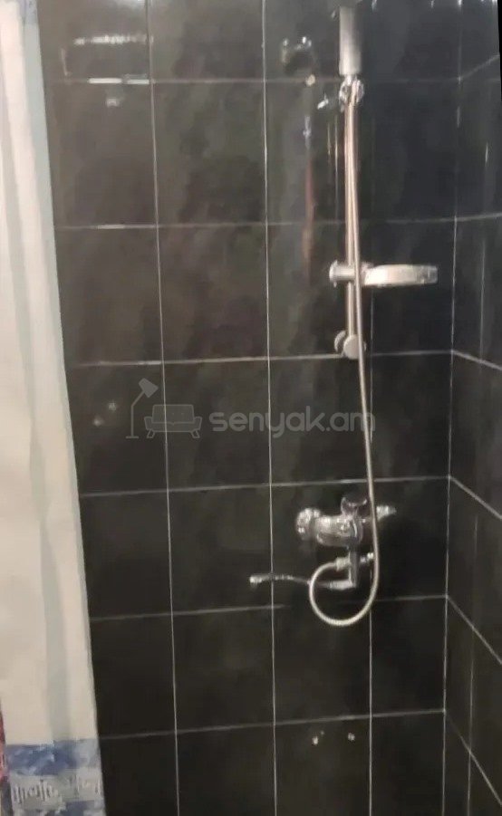 2 Սենյականոց Բնակարան Քարե Շենքում, 70քմ, 5/7 հարկ, Կապիտալ Վերանորոգված