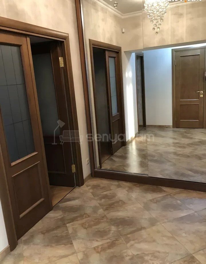 2 Սենյականոց Բնակարան Քարե Շենքում, 60քմ, 3/5 հարկ, Կապիտալ Վերանորոգված