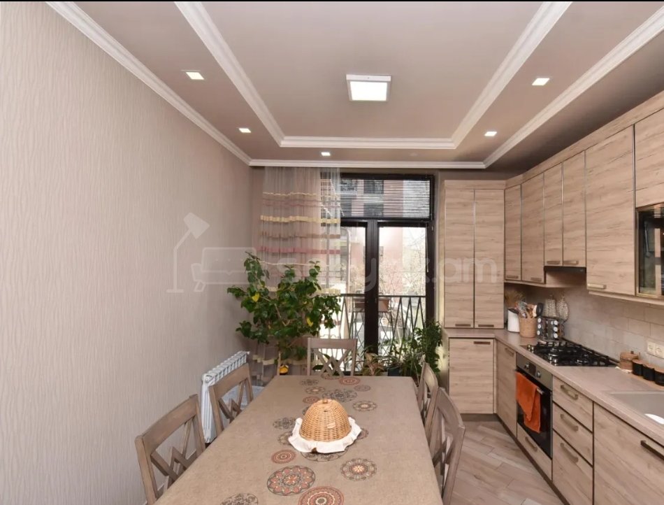 4 Սենյականոց Բնակարան Նորակառույց Քարե Շենքում, 150քմ, 3/5 հարկ, Դիզայներական Վերանորոգված