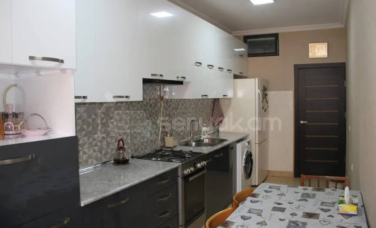 3 Սենյականոց Բնակարան Քարե Շենքում, 92քմ, 2/8 հարկ, Կոսմետիկ Վերանորոգված