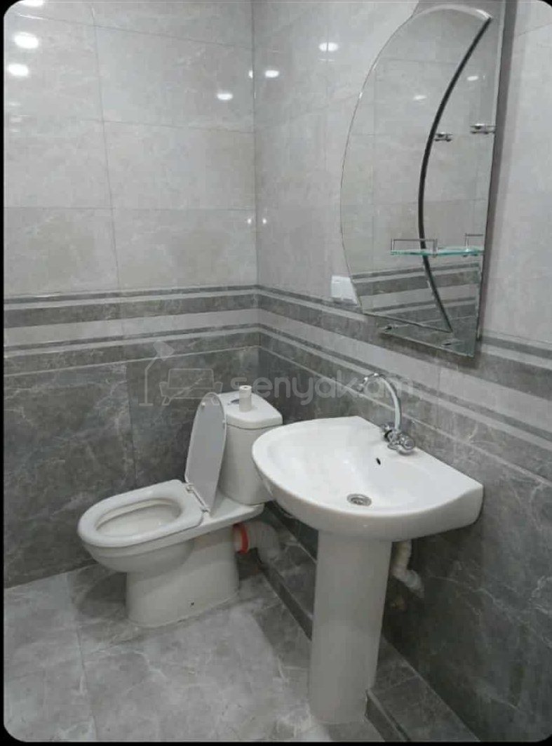 3 Սենյականոց Բնակարան Քարե Շենքում, 80քմ, 3/5 հարկ, Նորմալ Վիճակում, Կահավորված