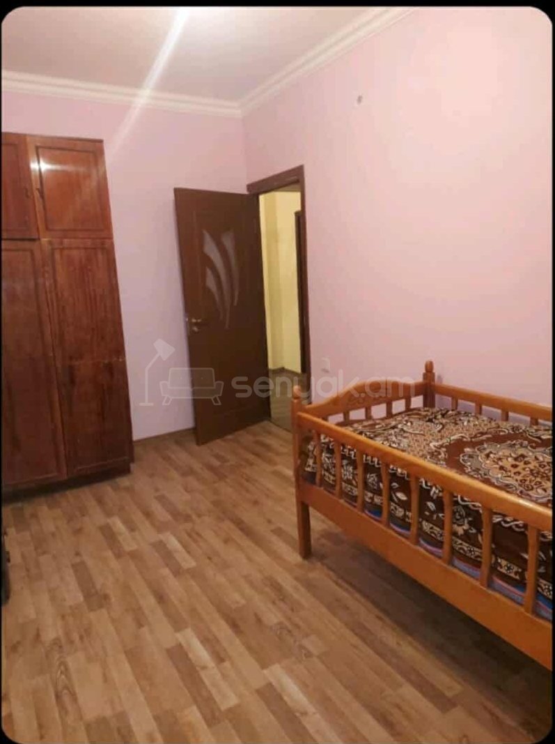 3 Սենյականոց Բնակարան Քարե Շենքում, 80քմ, 3/5 հարկ, Նորմալ Վիճակում, Կահավորված