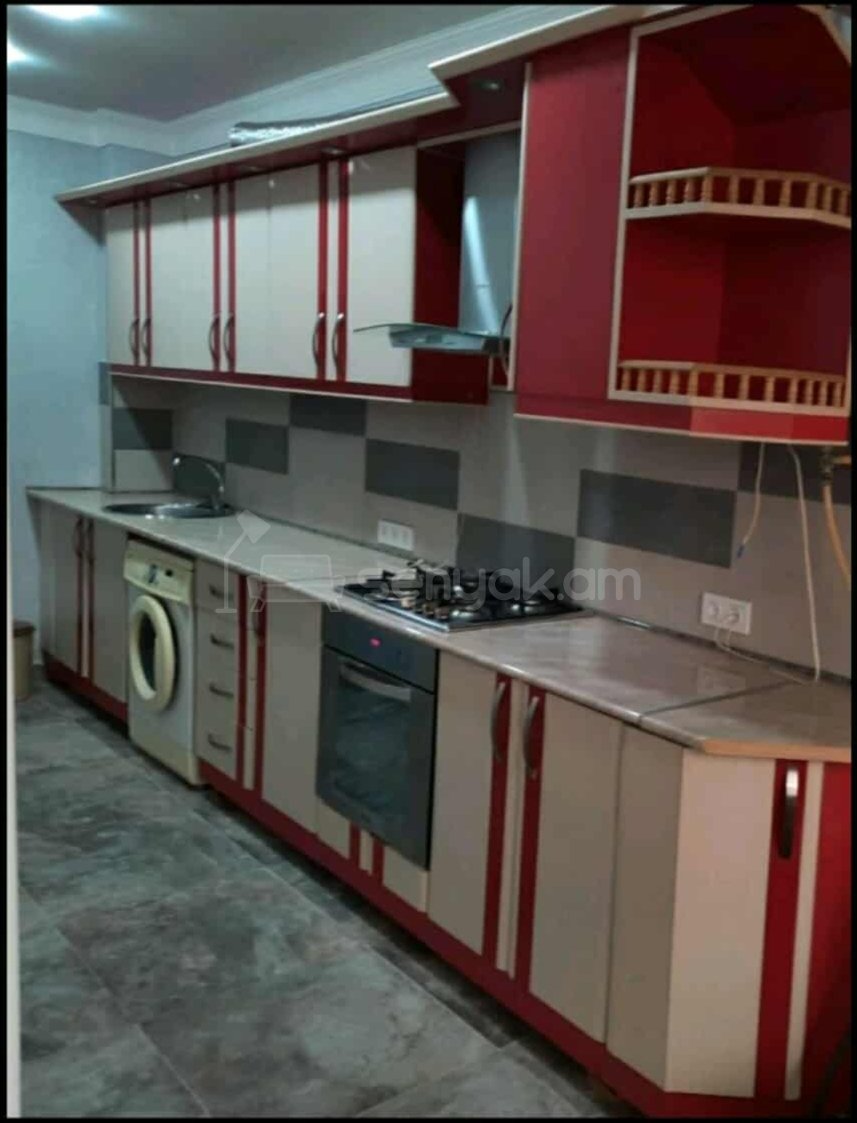 3 Սենյականոց Բնակարան Քարե Շենքում, 80քմ, 3/5 հարկ, Նորմալ Վիճակում, Կահավորված