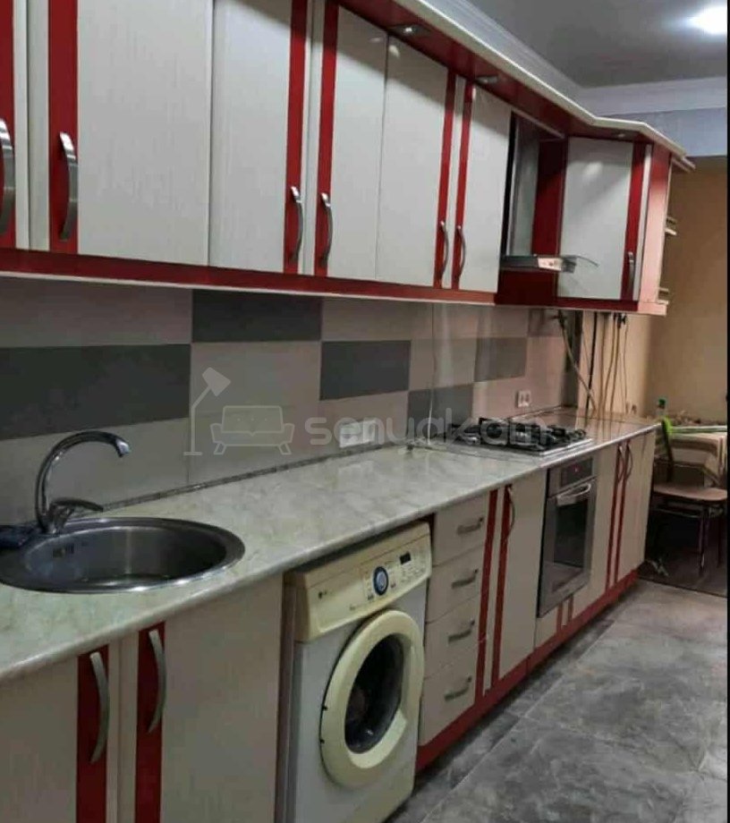 3 Սենյականոց Բնակարան Քարե Շենքում, 80քմ, 3/5 հարկ, Նորմալ Վիճակում, Կահավորված