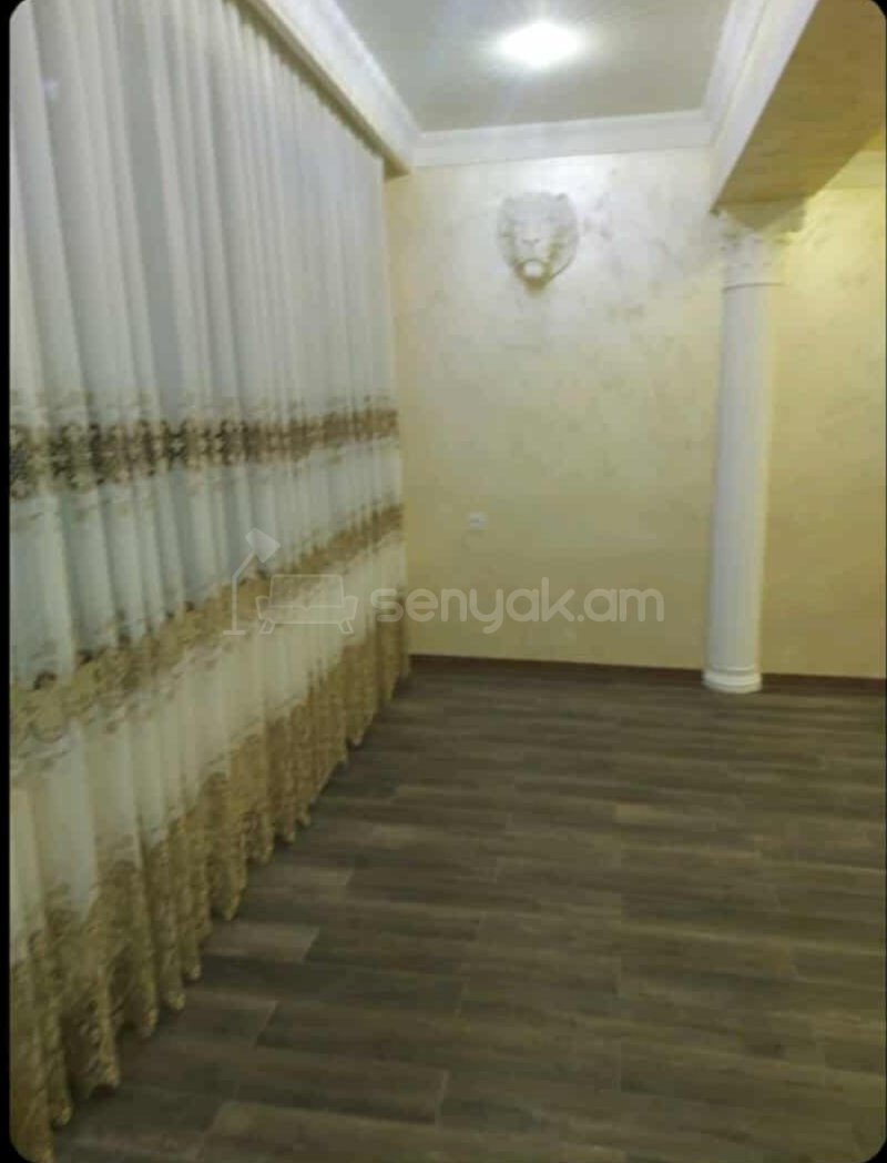 3 Սենյականոց Բնակարան Քարե Շենքում, 80քմ, 3/5 հարկ, Նորմալ Վիճակում, Կահավորված