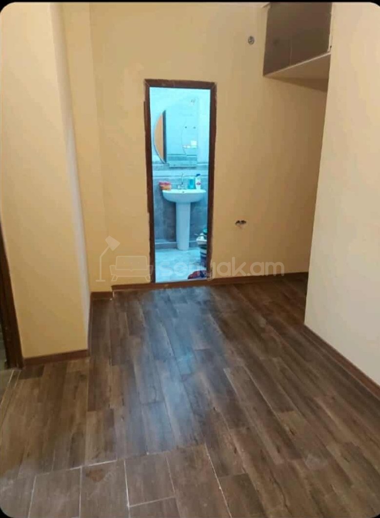 3 Սենյականոց Բնակարան Քարե Շենքում, 80քմ, 3/5 հարկ, Նորմալ Վիճակում, Կահավորված