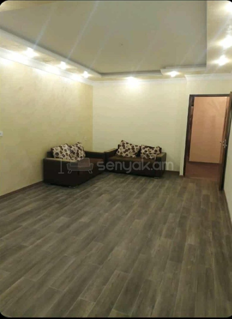 3 Սենյականոց Բնակարան Քարե Շենքում, 80քմ, 3/5 հարկ, Նորմալ Վիճակում, Կահավորված