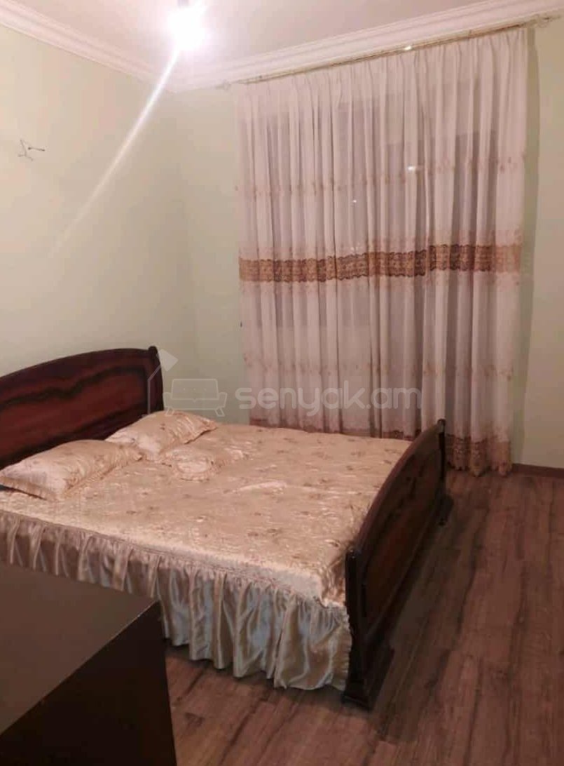 3 Սենյականոց Բնակարան Քարե Շենքում, 80քմ, 3/5 հարկ, Նորմալ Վիճակում, Կահավորված