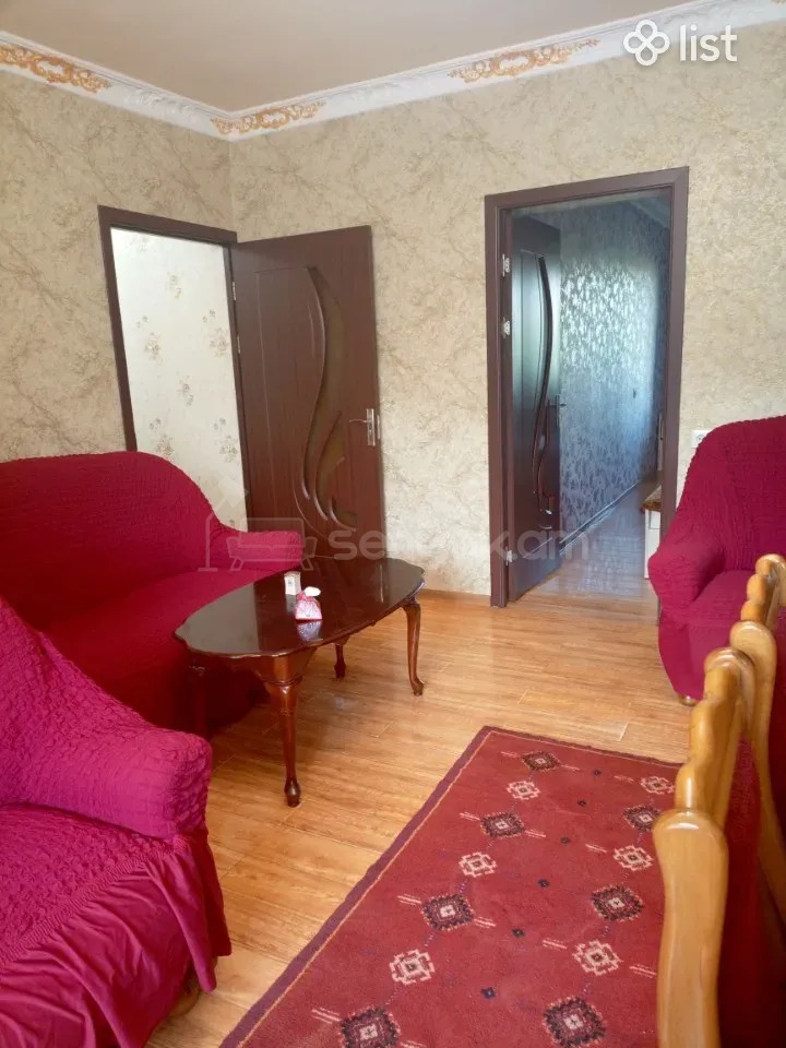 3 Սենյականոց Բնակարան Քարե Շենքում, 64քմ, 2/4 հարկ, Նորմալ Վիճակում, Կահավորված, Արևկող