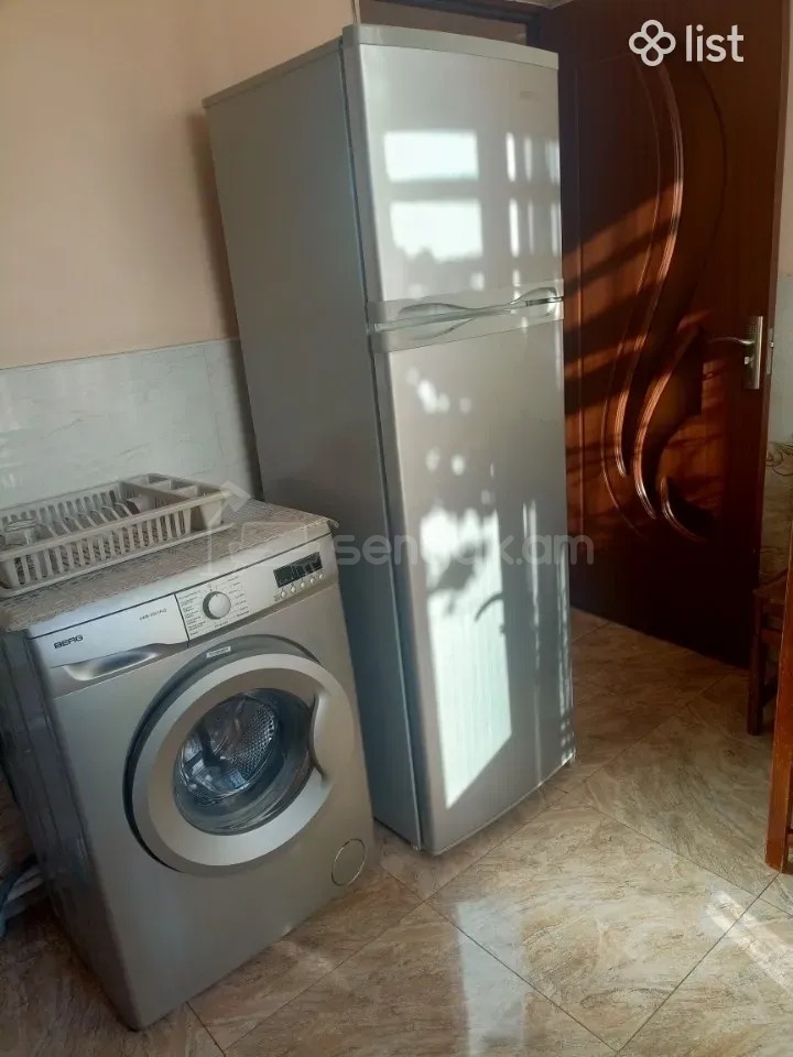 3 Սենյականոց Բնակարան Քարե Շենքում, 64քմ, 2/4 հարկ, Նորմալ Վիճակում, Կահավորված, Արևկող