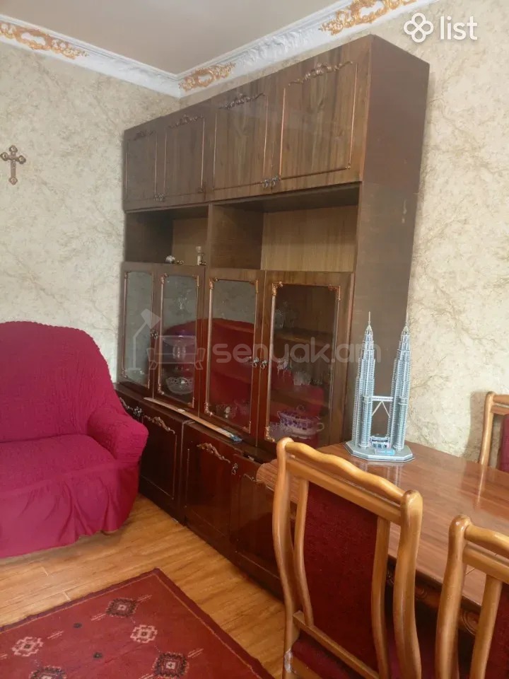 3 Սենյականոց Բնակարան Քարե Շենքում, 64քմ, 2/4 հարկ, Նորմալ Վիճակում, Կահավորված, Արևկող