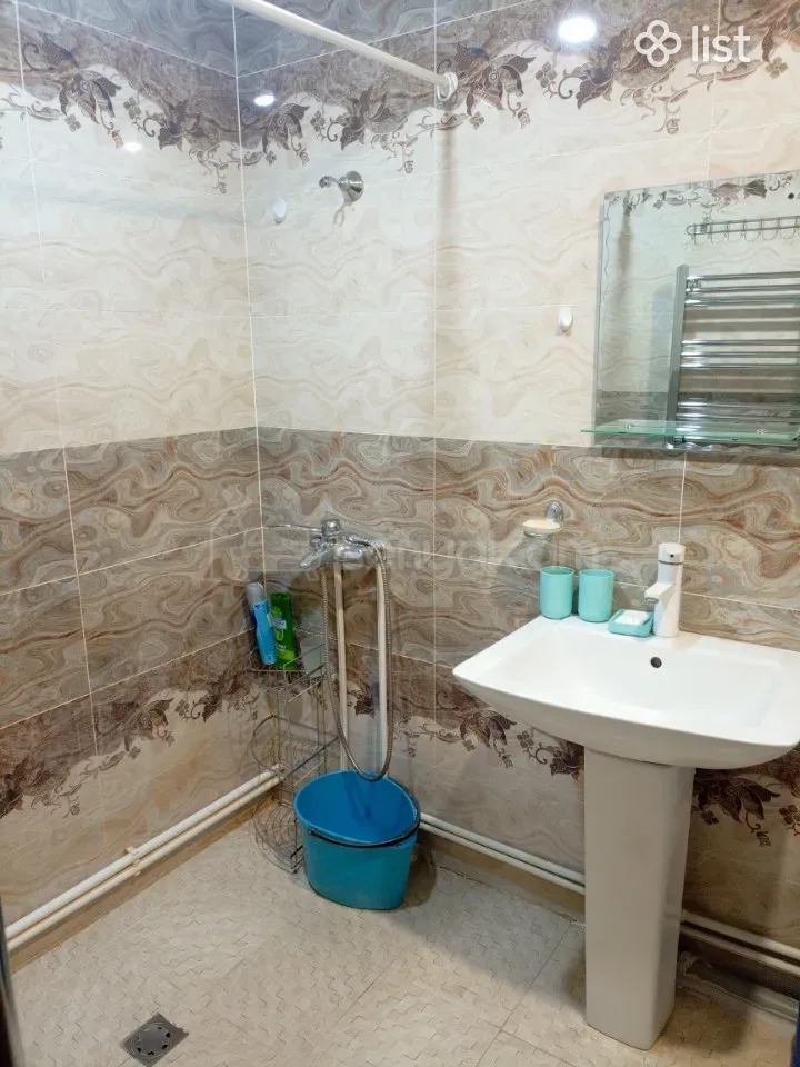 3 Սենյականոց Բնակարան Քարե Շենքում, 64քմ, 2/4 հարկ, Նորմալ Վիճակում, Կահավորված, Արևկող