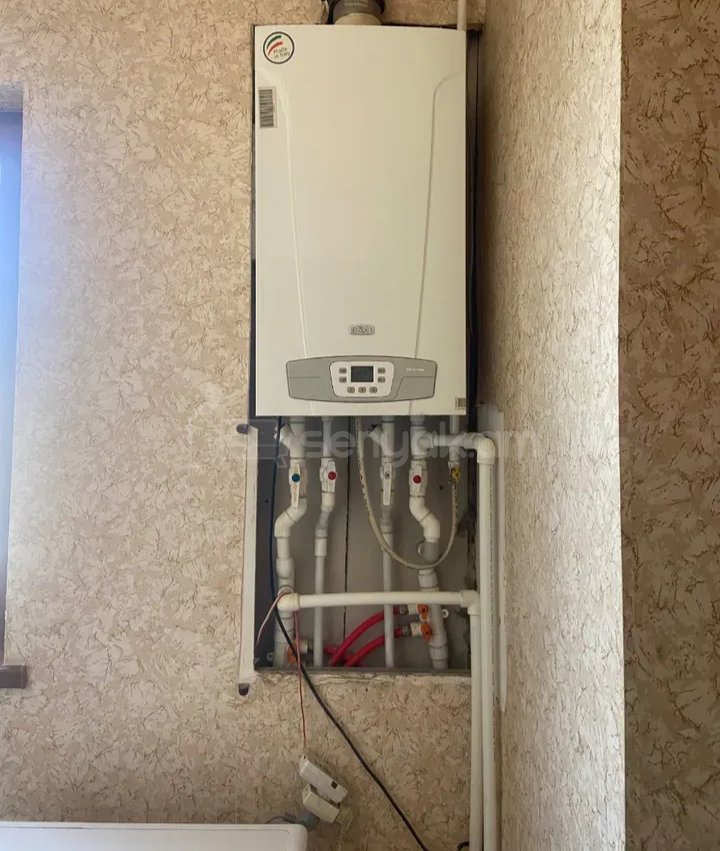 3 Սենյականոց Բնակարան Քարե Շենքում, 77քմ, 2/2 հարկ, Նորմալ Վիճակում, Կահավորված