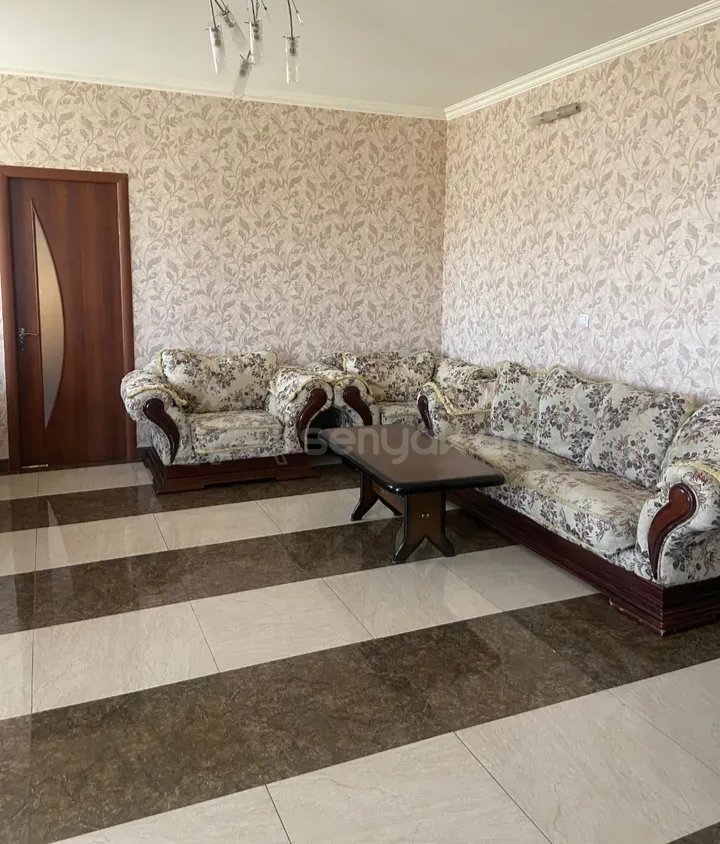 3 Սենյականոց Բնակարան Քարե Շենքում, 77քմ, 2/2 հարկ, Նորմալ Վիճակում, Կահավորված