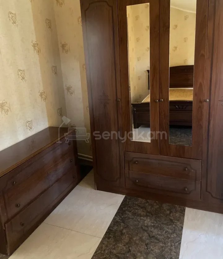 3 Սենյականոց Բնակարան Քարե Շենքում, 77քմ, 2/2 հարկ, Նորմալ Վիճակում, Կահավորված