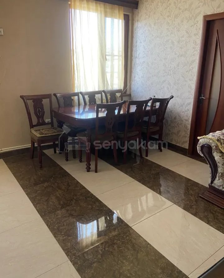 3 Սենյականոց Բնակարան Քարե Շենքում, 77քմ, 2/2 հարկ, Նորմալ Վիճակում, Կահավորված