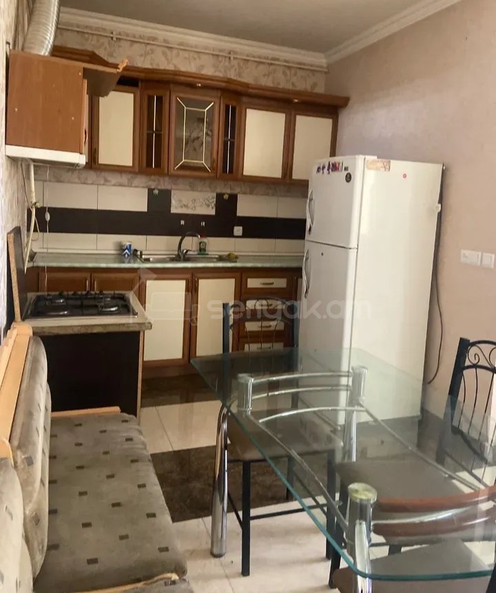 3 Սենյականոց Բնակարան Քարե Շենքում, 77քմ, 2/2 հարկ, Նորմալ Վիճակում, Կահավորված