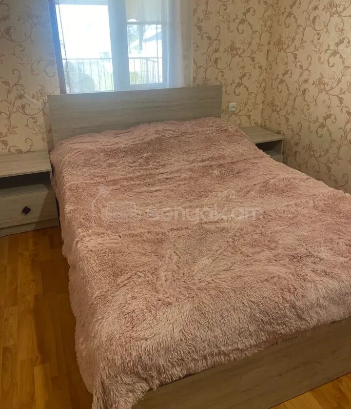 3 Սենյականոց Բնակարան Քարե Շենքում, 77քմ, 2/2 հարկ, Նորմալ Վիճակում, Կահավորված