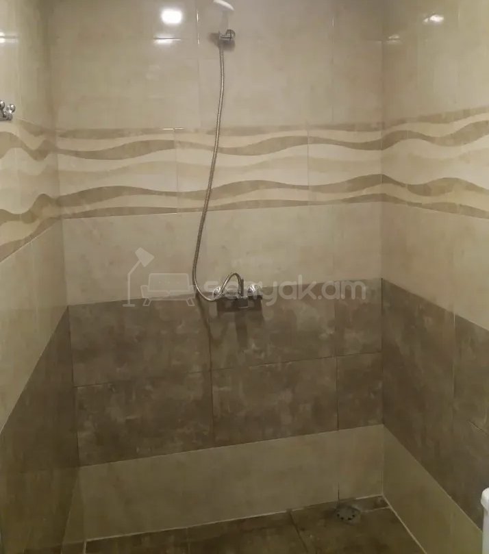 1 Սենյականոց Բնակարան Քարե Շենքում, 32քմ, 1/1 հարկ, Նորմալ Վիճակում, Կահավորված