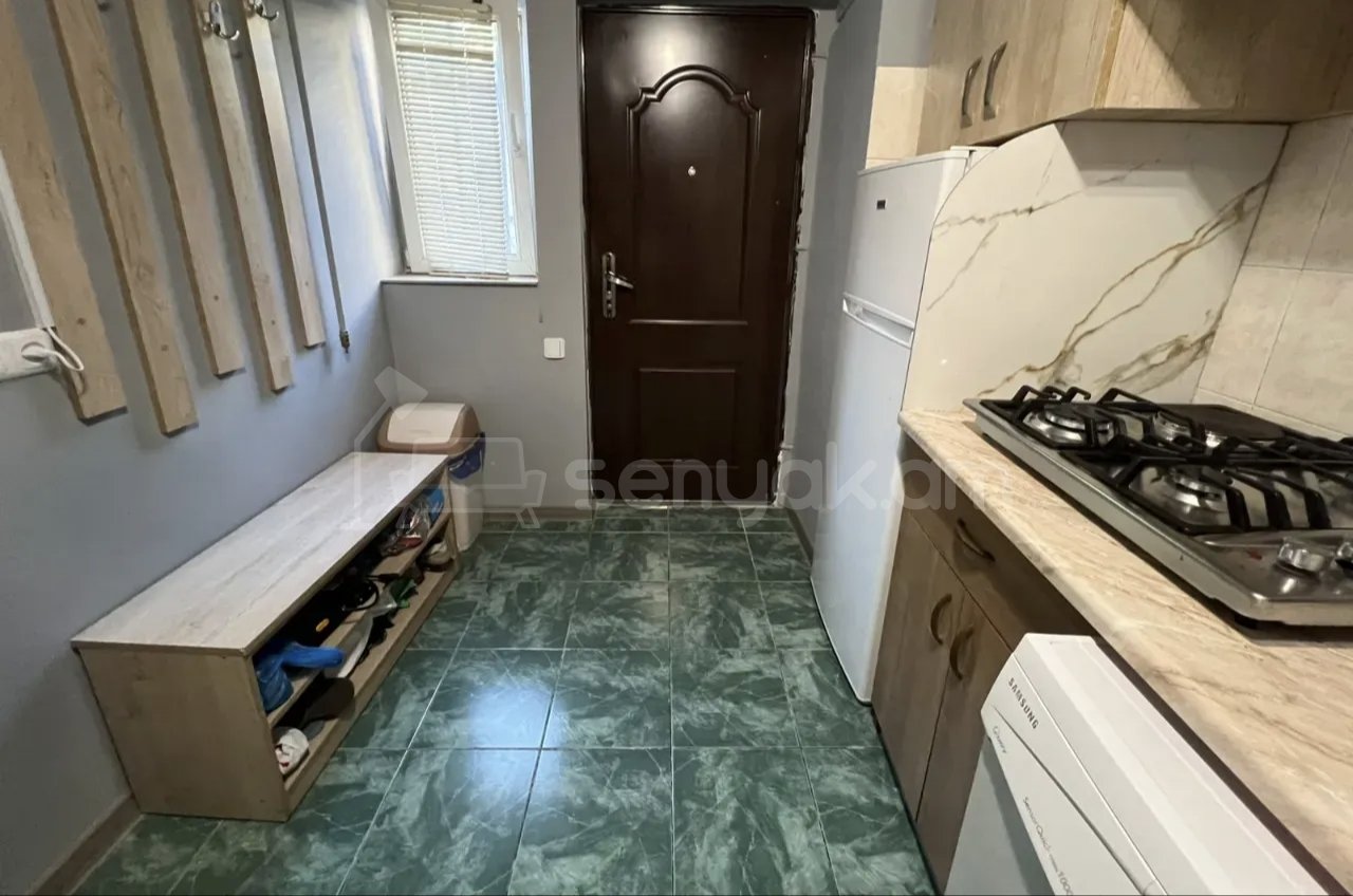 1 Սենյականոց Բնակարան Քարե Շենքում, 40քմ, 1/1 հարկ, Կապիտալ Վերանորոգված, Կահավորված