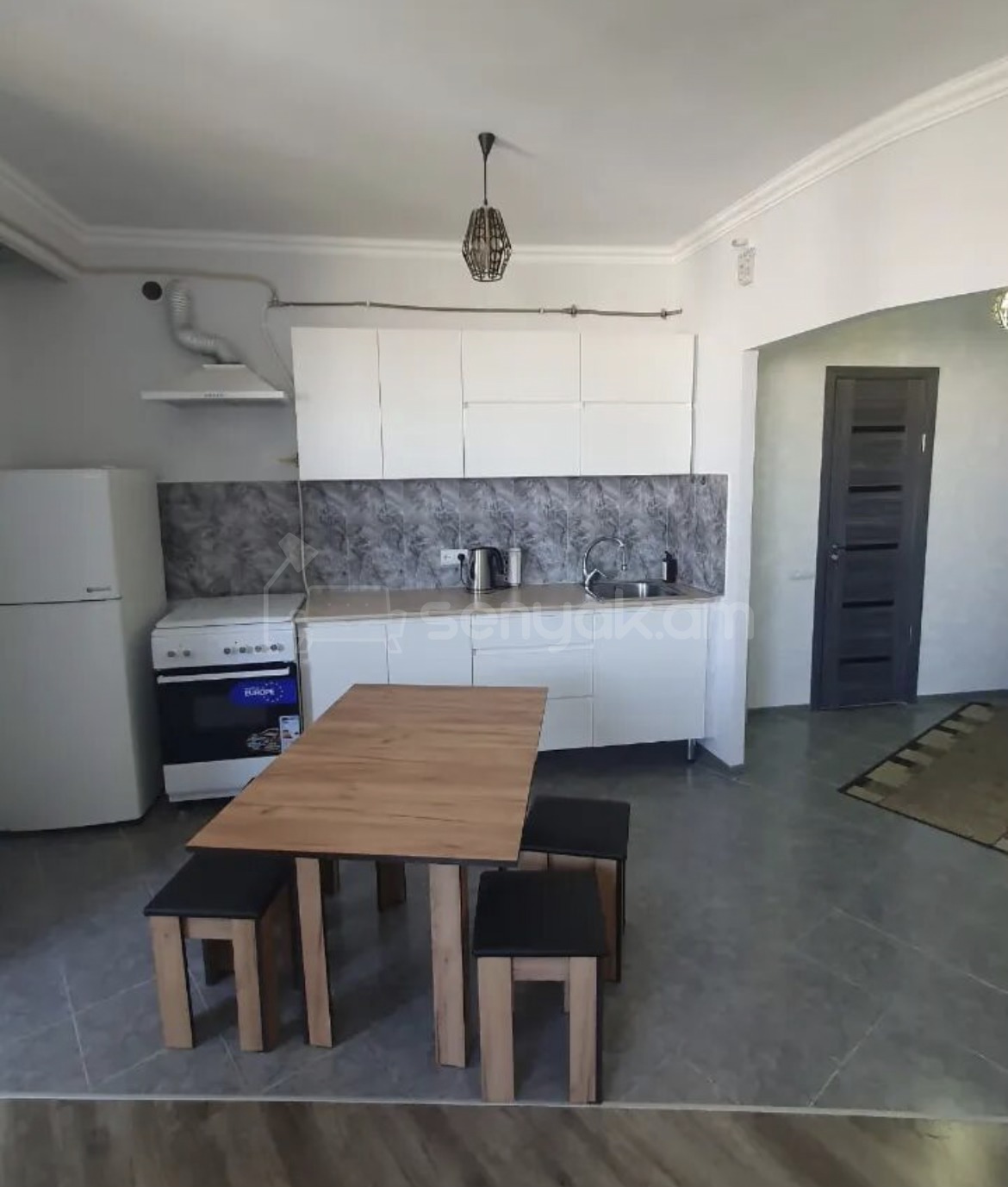 2 Սենյականոց Բնակարան Քարե Շենքում, 45քմ, 12/12 հարկ, Նորմալ Վիճակում, Կահավորված