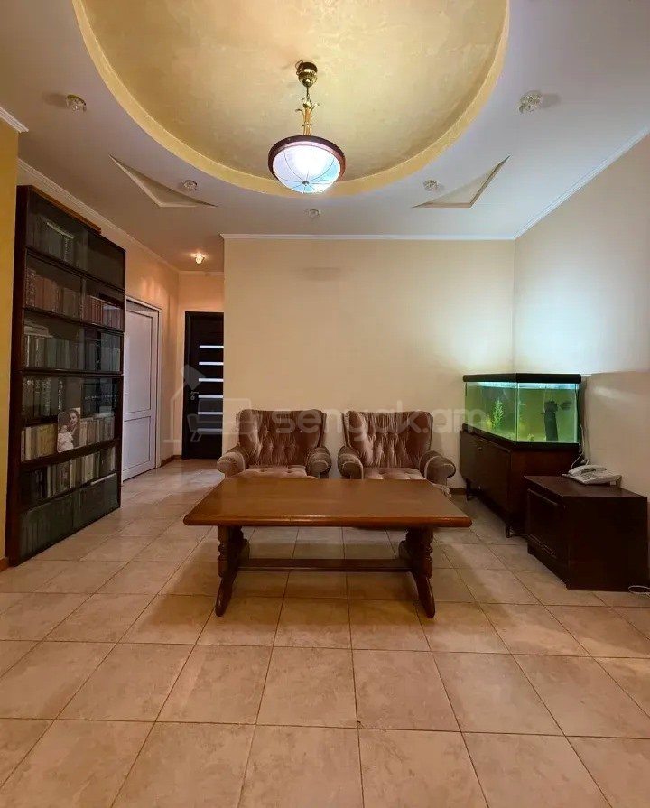 3 Սենյականոց Բնակարան, 92քմ, 2/8 հարկ, Նորմալ Վիճակում