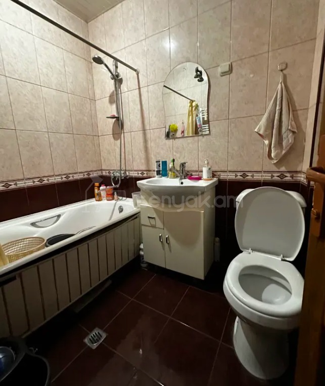 3 Սենյականոց Բնակարան Քարե Շենքում, 78քմ, 2/5 հարկ, Կոսմետիկ Վերանորոգված