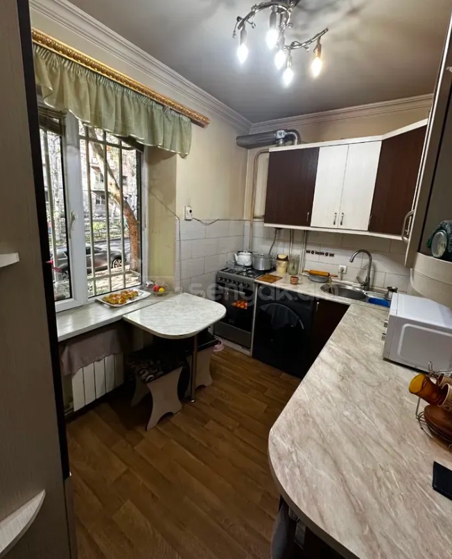 3 Սենյականոց Բնակարան Քարե Շենքում, 78քմ, 2/5 հարկ, Կոսմետիկ Վերանորոգված