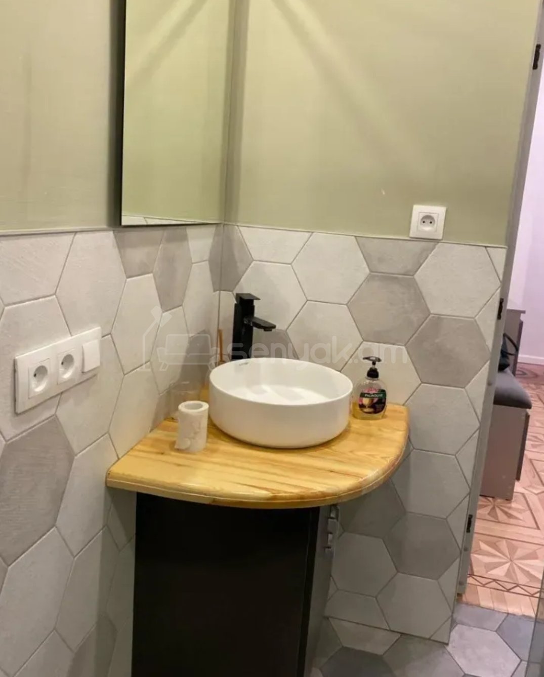 2 Սենյականոց Բնակարան Քարե Շենքում, 54քմ, 3/7 հարկ, Կապիտալ Վերանորոգված