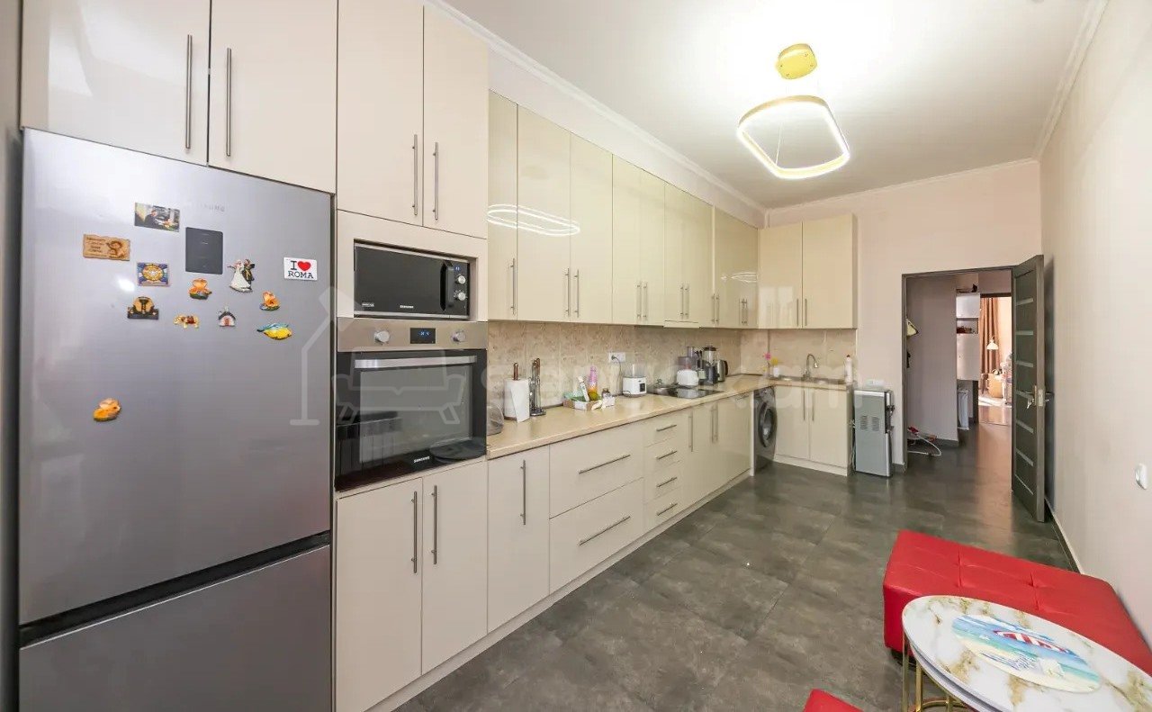 3 Սենյականոց Բնակարան Նորակառույցում, 95քմ, 10/11 հարկ, Կապիտալ Վերանորոգված