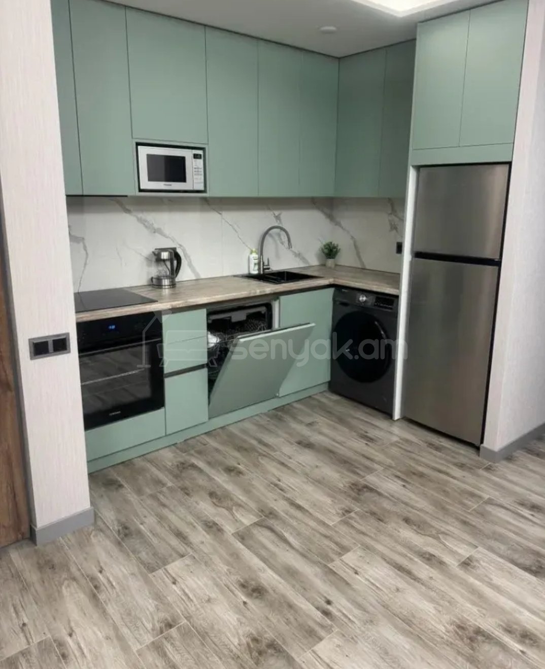 2 Սենյականոց Բնակարան Քարե Շենքում, 40քմ, 4/7 հարկ, Դիզայներական Վերանորոգված