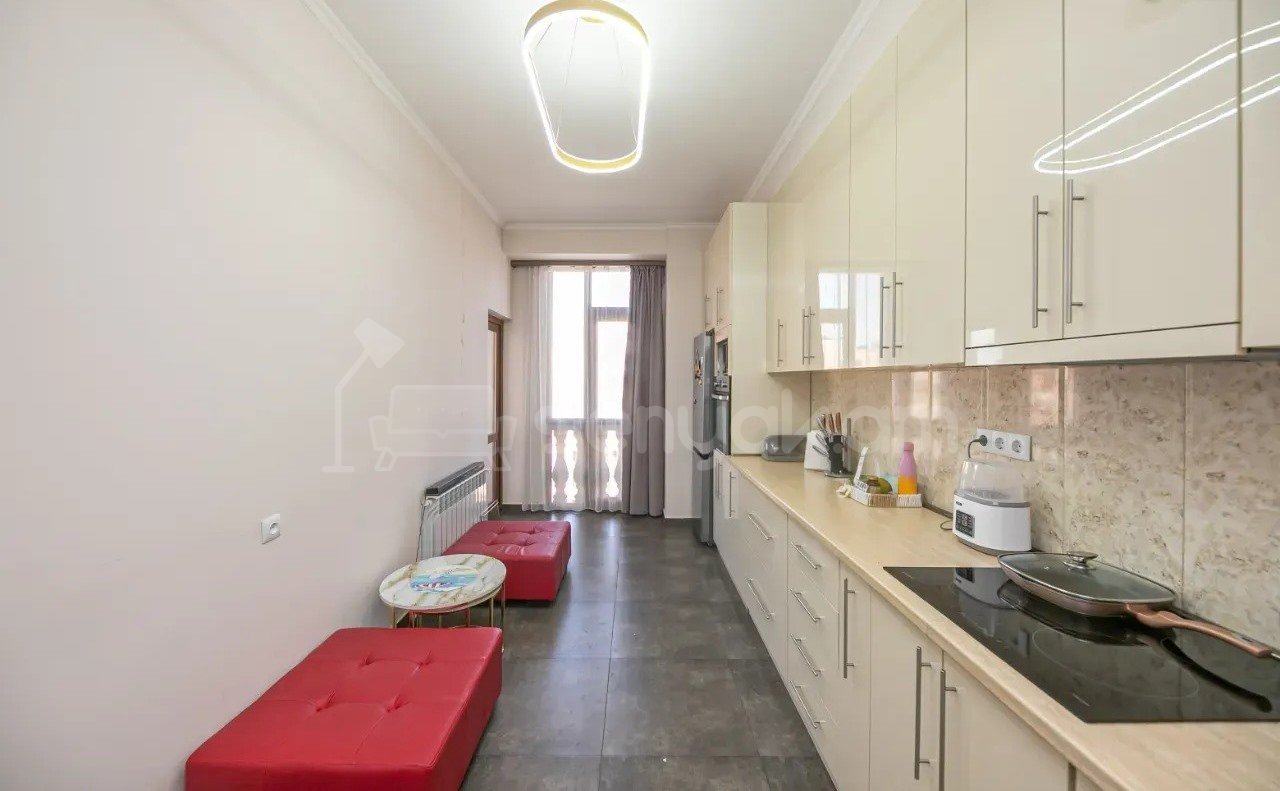 3 Սենյականոց Բնակարան Նորակառույցում, 95քմ, 10/11 հարկ, Կապիտալ Վերանորոգված