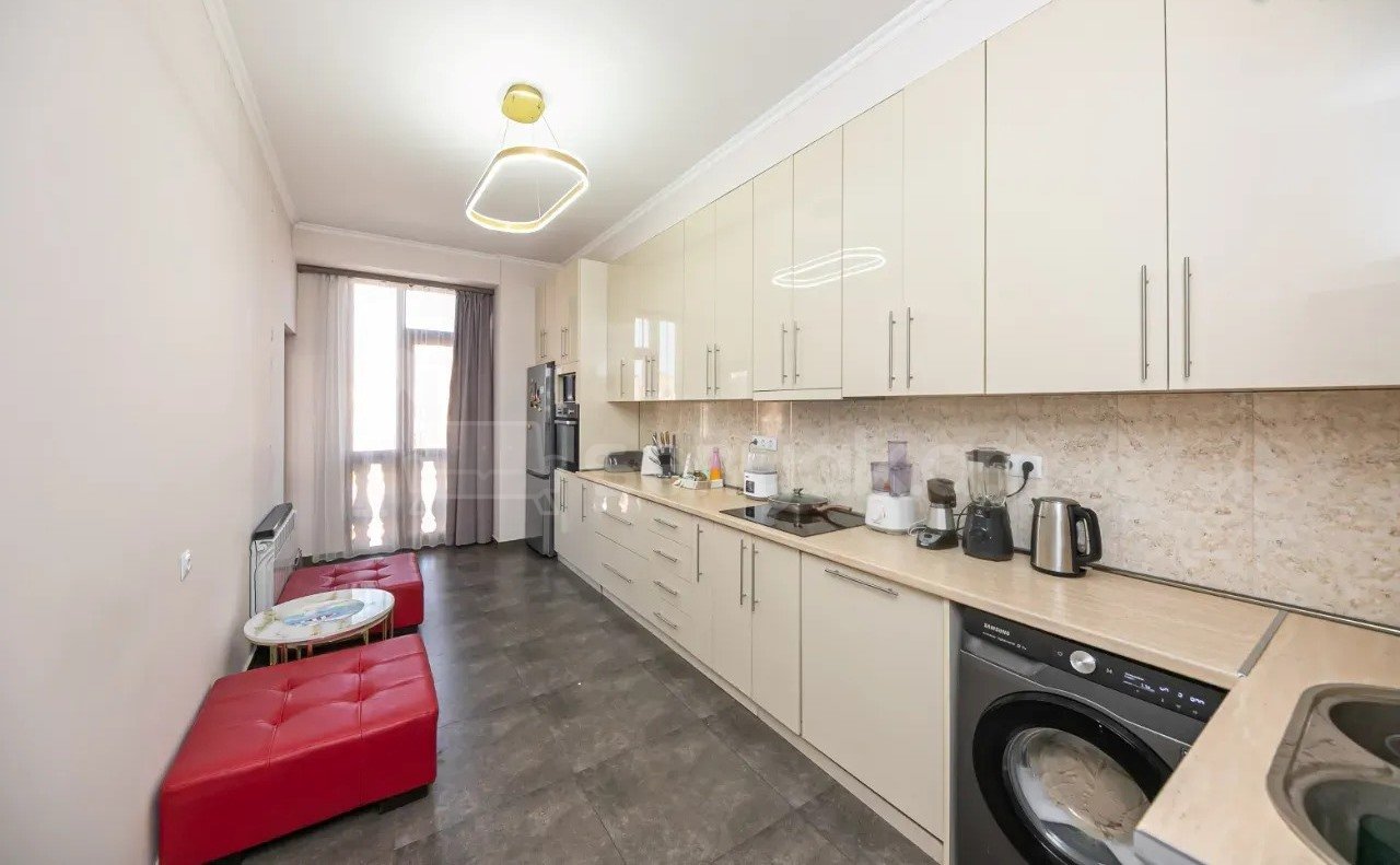 3 Սենյականոց Բնակարան Նորակառույցում, 95քմ, 10/11 հարկ, Կապիտալ Վերանորոգված