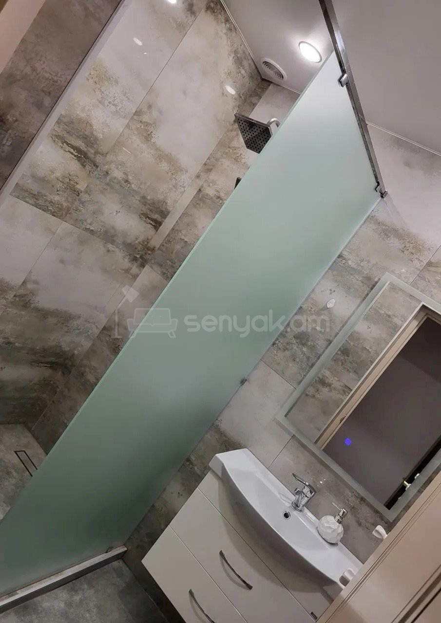 4 Սենյականոց Բնակարան Քարե Շենքում, 72քմ, 5/6 հարկ, Դիզայներական Վերանորոգված