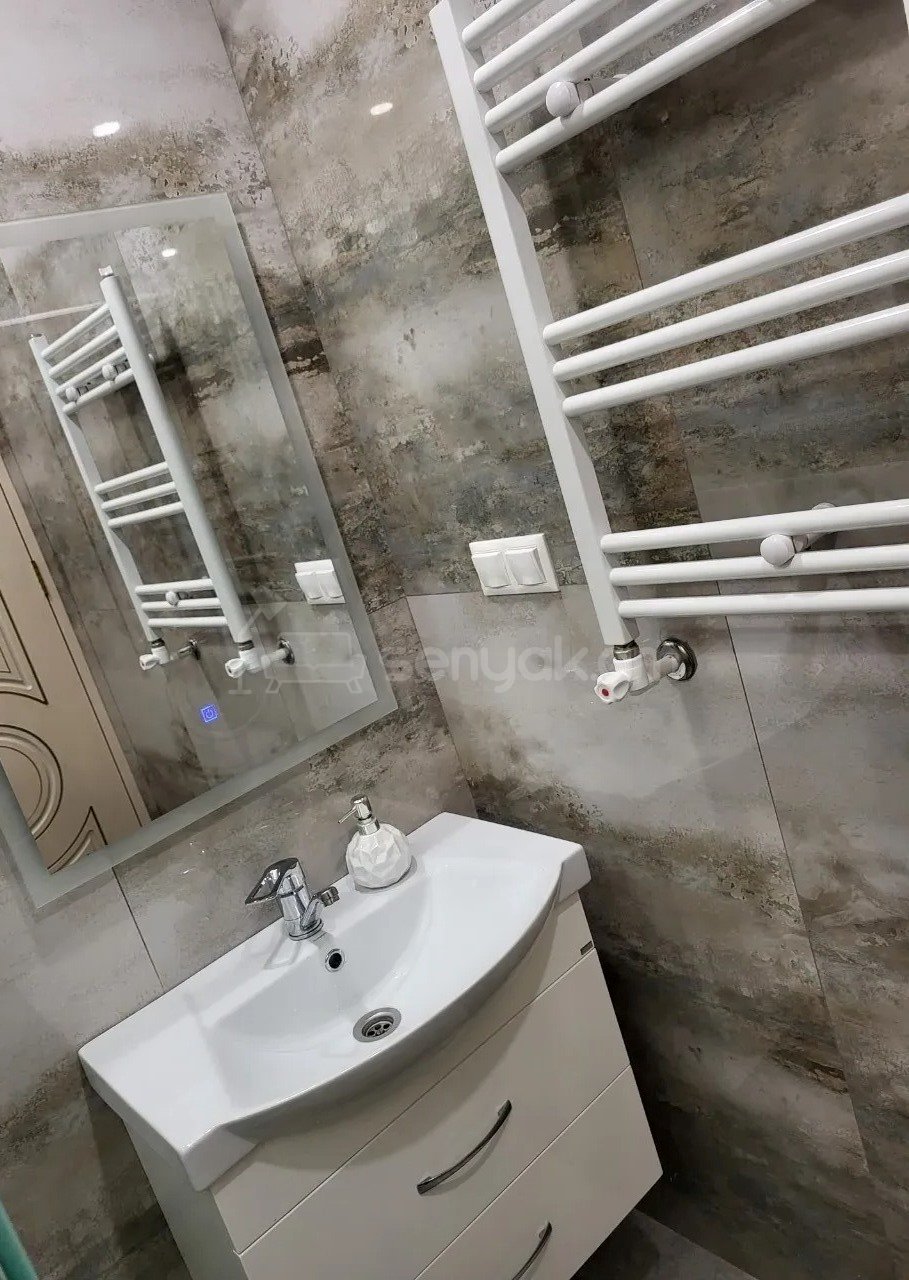 4 Սենյականոց Բնակարան Քարե Շենքում, 72քմ, 5/6 հարկ, Դիզայներական Վերանորոգված