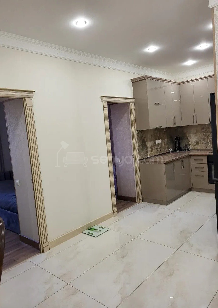 4 Սենյականոց Բնակարան Քարե Շենքում, 72քմ, 5/6 հարկ, Դիզայներական Վերանորոգված