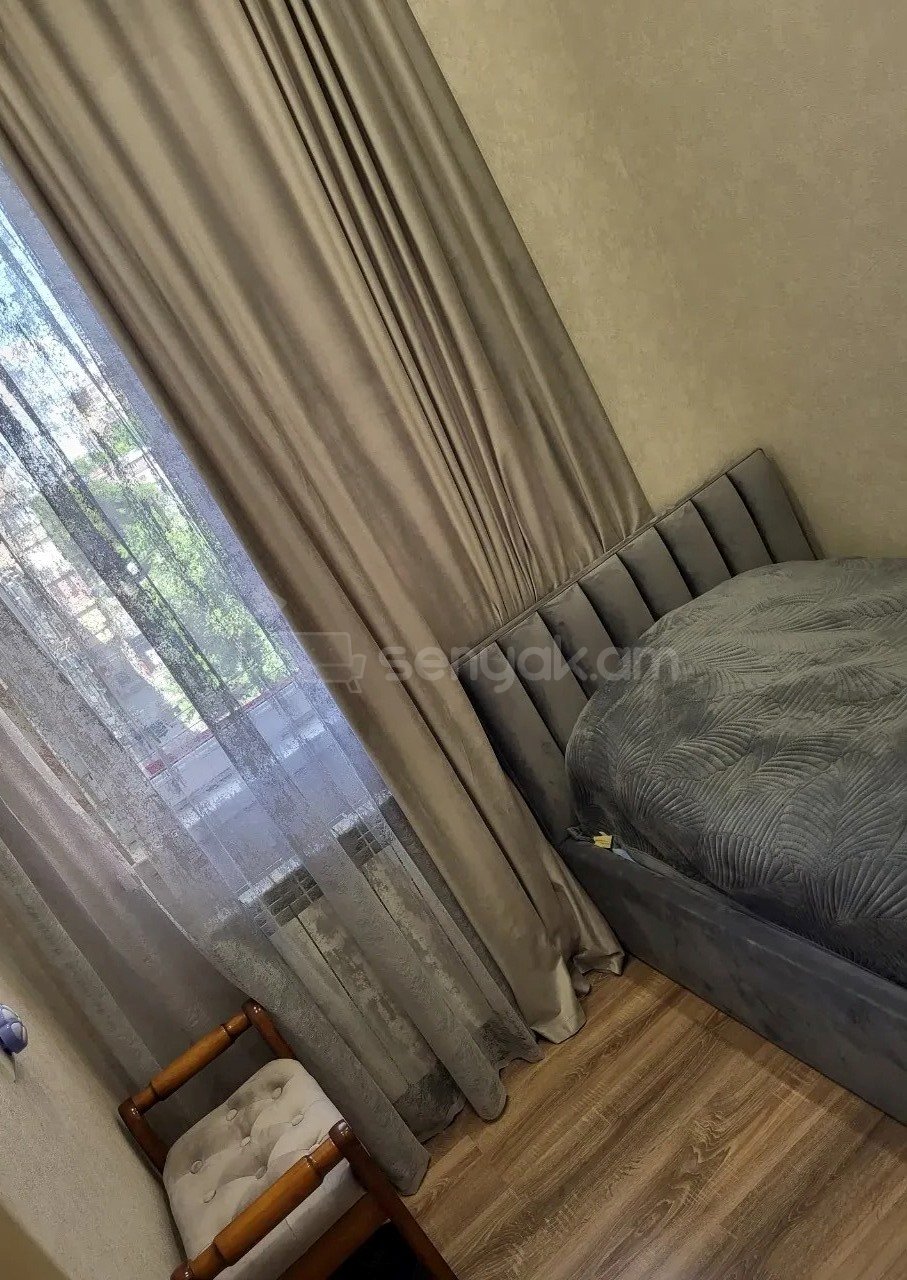 4 Սենյականոց Բնակարան Քարե Շենքում, 72քմ, 5/6 հարկ, Դիզայներական Վերանորոգված