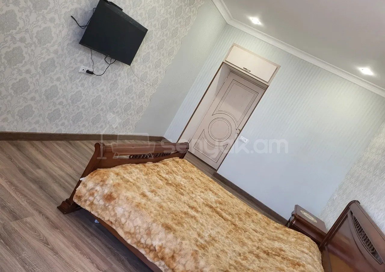 4 Սենյականոց Բնակարան Քարե Շենքում, 72քմ, 5/6 հարկ, Դիզայներական Վերանորոգված