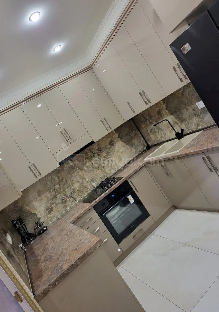 4 Սենյականոց Բնակարան Քարե Շենքում, 72քմ, 5/6 հարկ, Դիզայներական Վերանորոգված