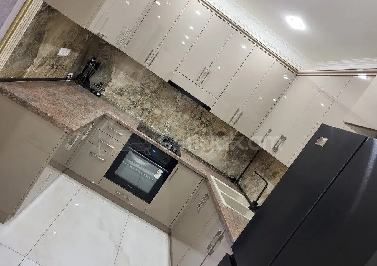 4 Սենյականոց Բնակարան Քարե Շենքում, 72քմ, 5/6 հարկ, Դիզայներական Վերանորոգված