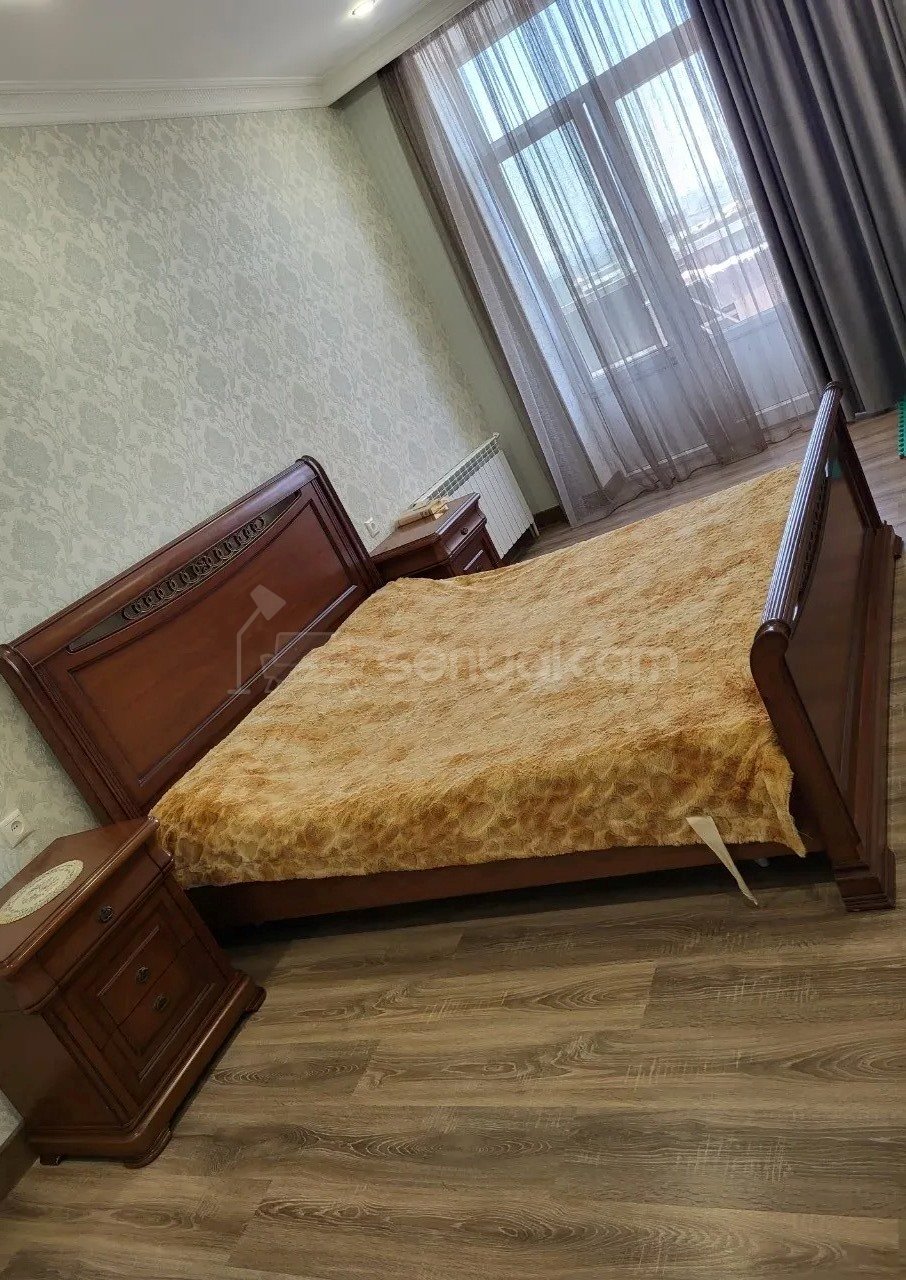 4 Սենյականոց Բնակարան Քարե Շենքում, 72քմ, 5/6 հարկ, Կապիտալ Վերանորոգված