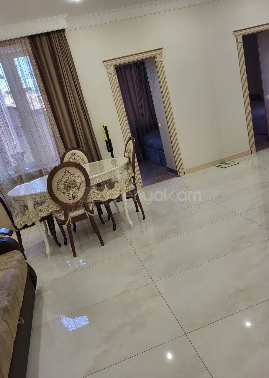 4 Սենյականոց Բնակարան Քարե Շենքում, 72քմ, 5/6 հարկ, Կապիտալ Վերանորոգված