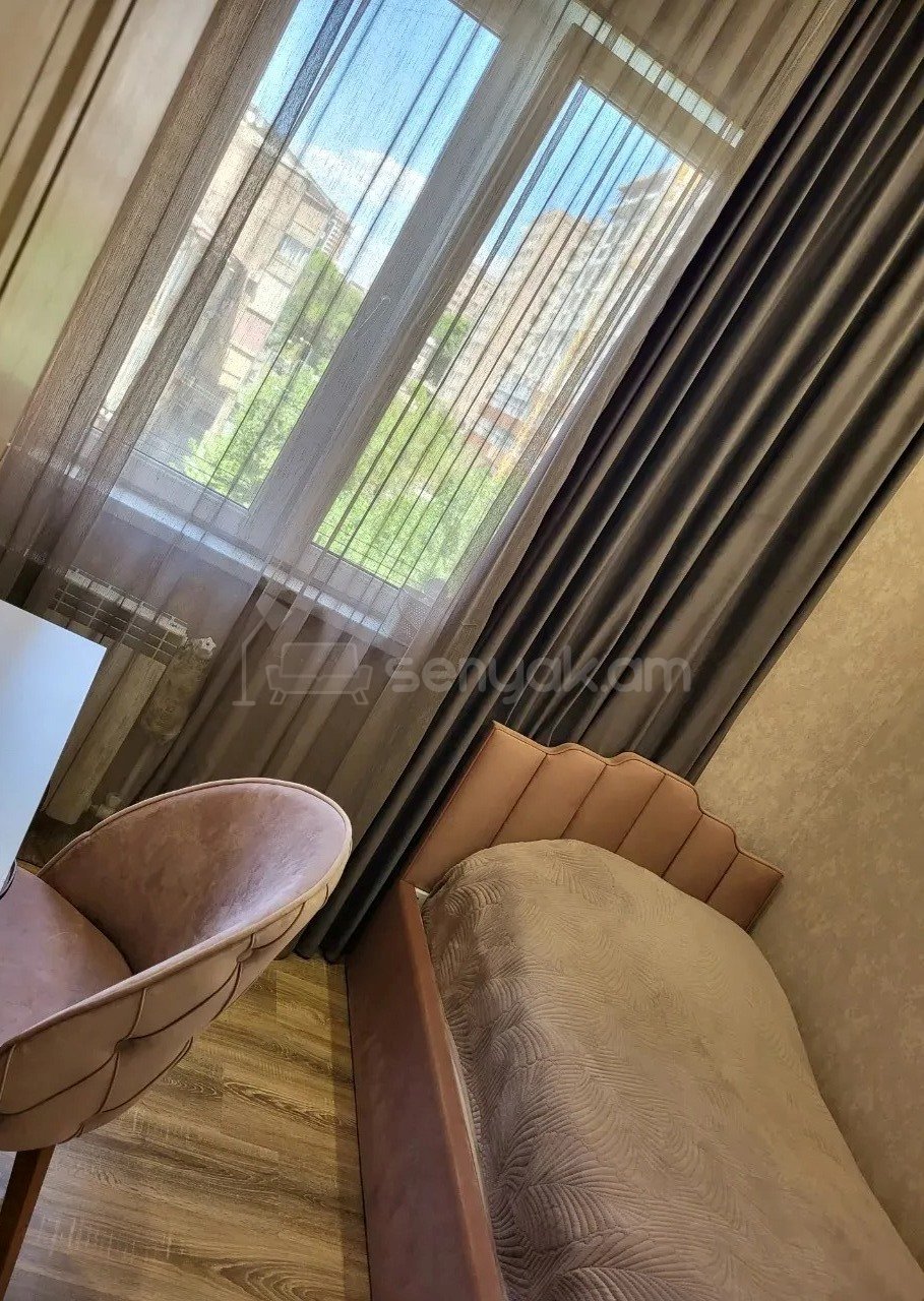 4 Սենյականոց Բնակարան Քարե Շենքում, 72քմ, 5/6 հարկ, Կապիտալ Վերանորոգված