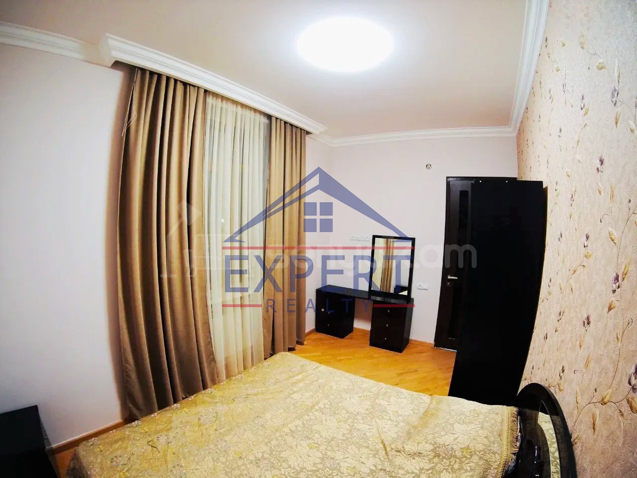 3 Սենյականոց Բնակարան Քարե Շենքում, 82քմ, 2/5 հարկ, Նորմալ Վիճակում, Կահավորված